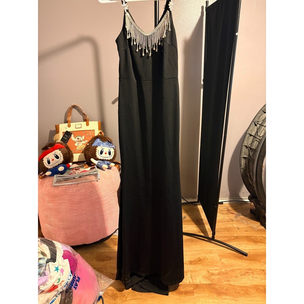 Faeriesty Statement Neckline Black Evening Gown - Sleek Silhouette Sz S